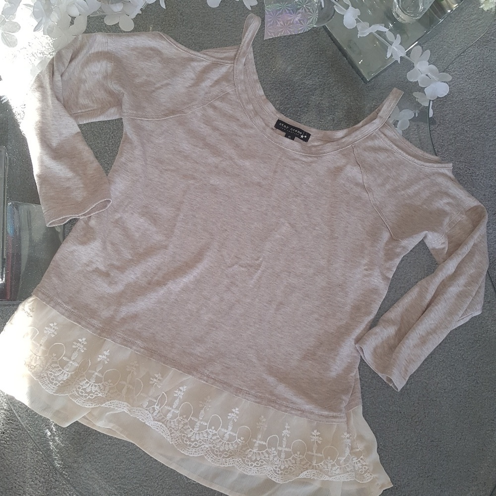 'Star scene' cold shoulder tee